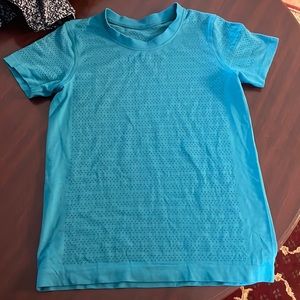 Lululemon breeze by tee